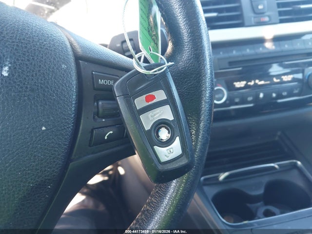 WBA8A9C58HK620202 BMW 320i