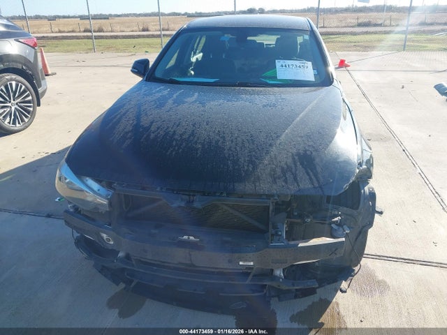 WBA8A9C58HK620202 BMW 320i