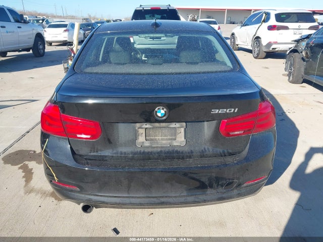 WBA8A9C58HK620202 BMW 320i