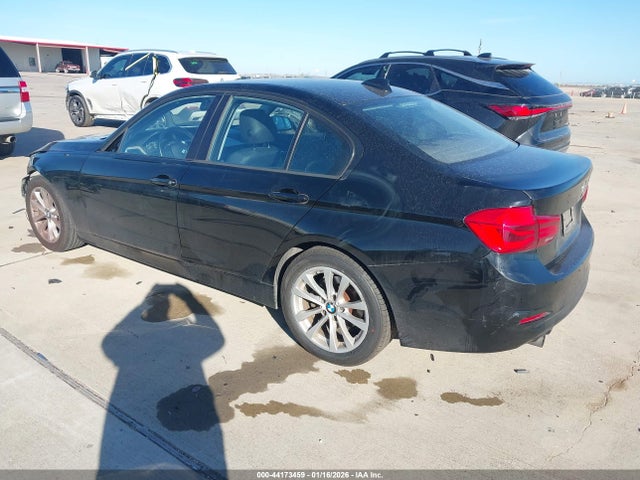 WBA8A9C58HK620202 BMW 320i