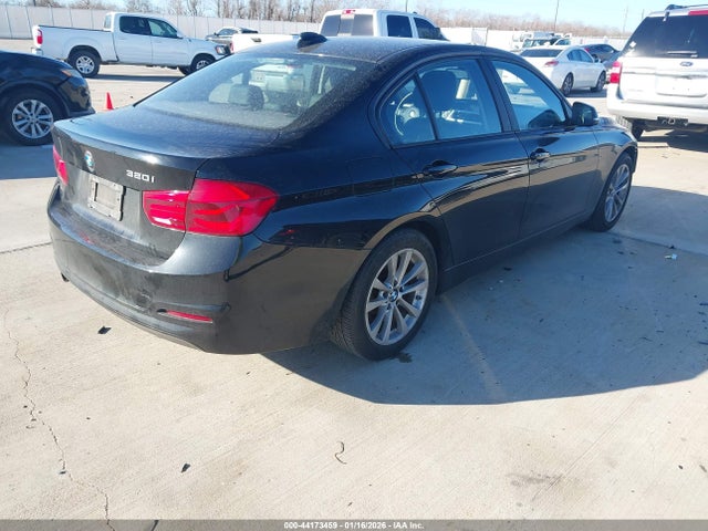 WBA8A9C58HK620202 BMW 320i