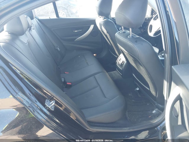 WBA8A9C58HK620202 BMW 320i