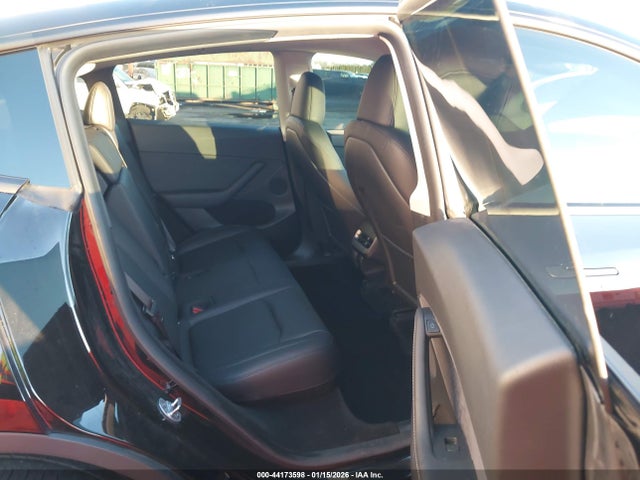 7SAYGDED6RF152206 Tesla Model Y Rwd