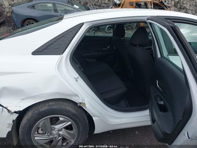 KMHLL4DG3SU987493 Hyundai ELANTRA SE