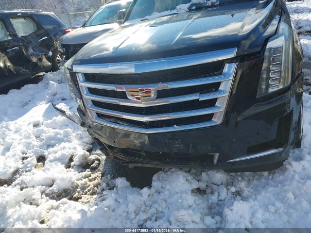 44173692 :رقم المزاد ، 1GYS4HKJXJR119635 vin ، 2018 Cadillac Escalade Esv Luxury مزاد بيع