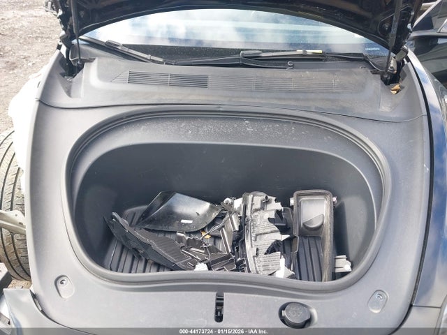 2025 TESLA MODEL 3 5YJ3E1EB2SF898314 Photo 9