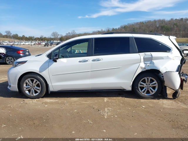 Продажа на аукционе авто 2023 Toyota Sienna 25th Anniversary Edition, vin: 5TDCSKFC6PS074244, номер лота: 44173753