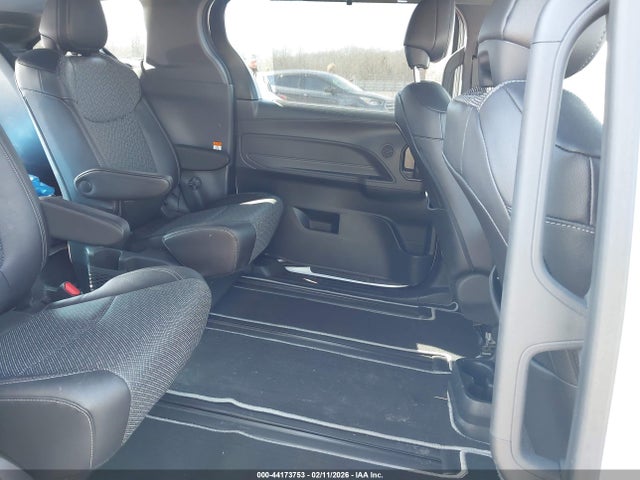 Продажа на аукционе авто 2023 Toyota Sienna 25th Anniversary Edition, vin: 5TDCSKFC6PS074244, номер лота: 44173753