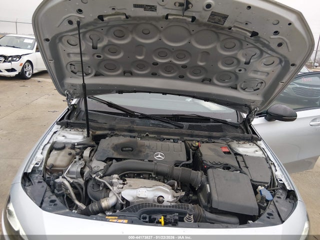 W1K3G4FB7LJ219034 Mercedes-Benz A 220 4matic