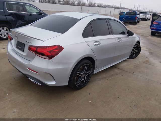W1K3G4FB7LJ219034 Mercedes-Benz A 220 4matic