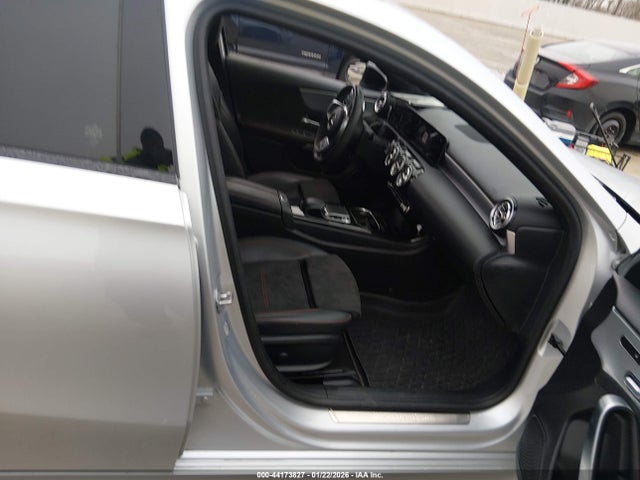 W1K3G4FB7LJ219034 Mercedes-Benz A 220 4matic