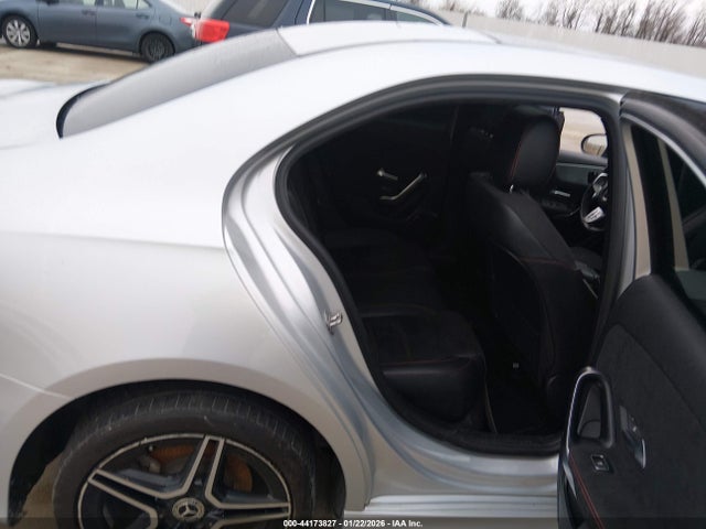 W1K3G4FB7LJ219034 Mercedes-Benz A 220 4matic