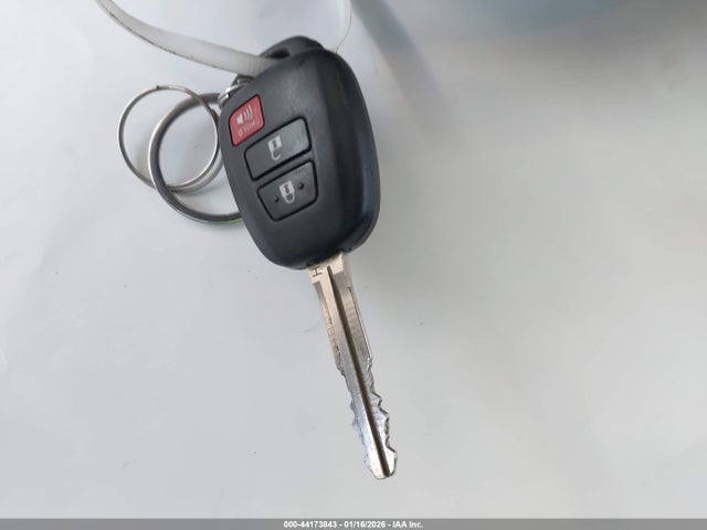2T3ZFREV9HW402332 Toyota RAV4 LE