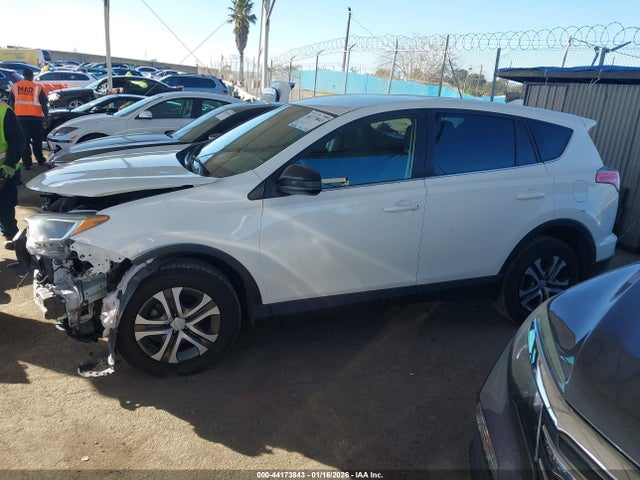 2T3ZFREV9HW402332 Toyota RAV4 LE