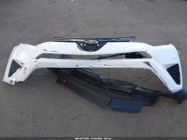 2T3ZFREV9HW402332 Toyota RAV4 LE