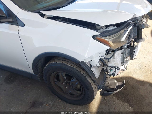2T3ZFREV9HW402332 Toyota RAV4 LE