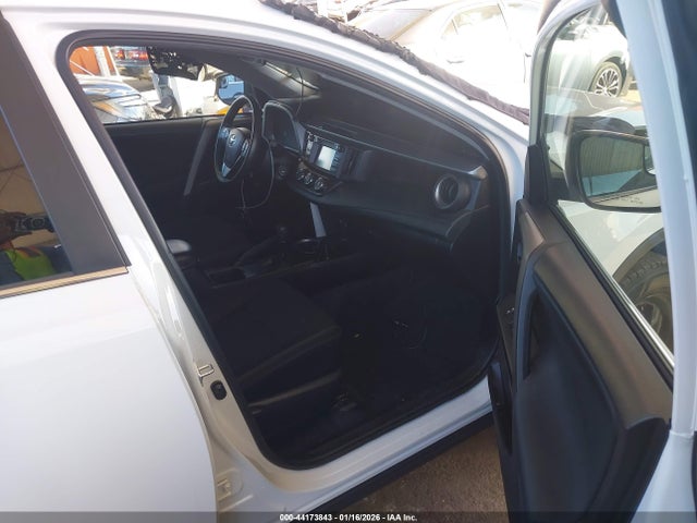 2T3ZFREV9HW402332 Toyota RAV4 LE