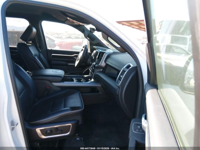 2024 RAM 1500 1C6RREJT2RN219696 Photo 4