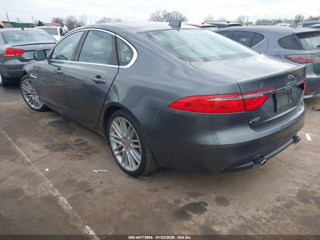 2017 JAGUAR XF SAJBK4BV5HCY47515 Photo 2