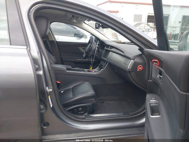 2017 JAGUAR XF SAJBK4BV5HCY47515 Photo 4