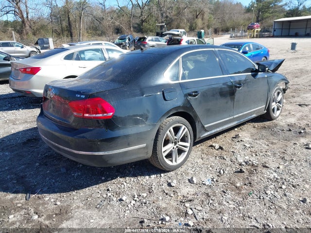 2015 VOLKSWAGEN PASSAT 1VWBS7A35FC012413 Photo 3