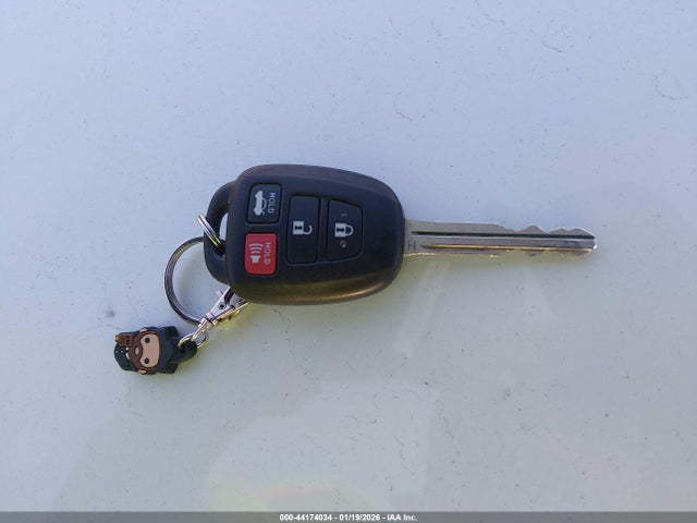 2T1BURHE0GC640873 Toyota COROLLA LE