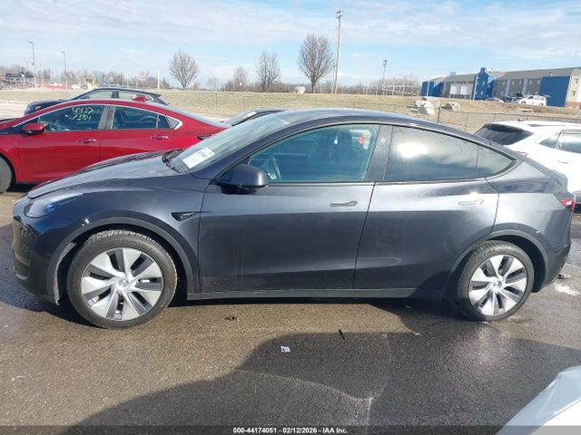 44174051 :رقم المزاد ، 7SAYGDED7RF087317 vin ، 2024 Tesla Model Y Rwd مزاد بيع