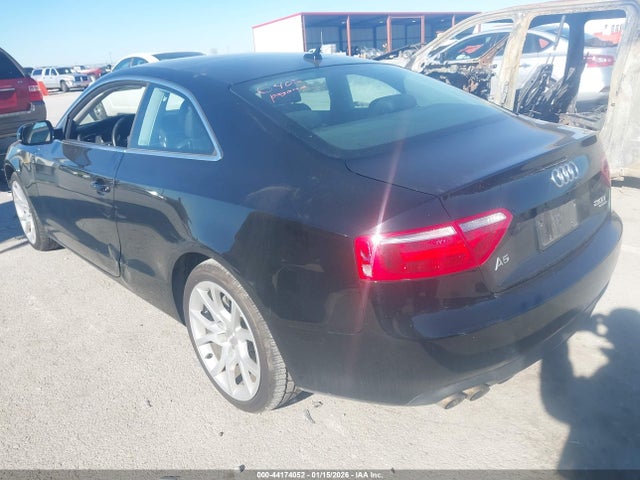 2011 AUDI A5 WAUCFAFR0BA026180 Photo 2