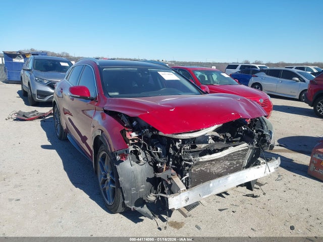 2018 INFINITI QX30 SJKCH5CP4JA049254