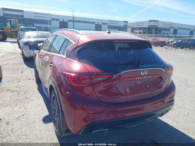 2018 INFINITI QX30 SJKCH5CP4JA049254 Photo 2