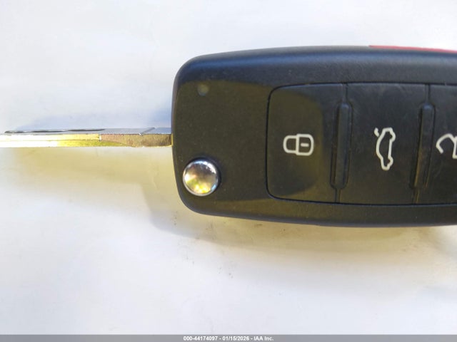 WVGAV7AX1FW520395 Volkswagen TIGUAN S