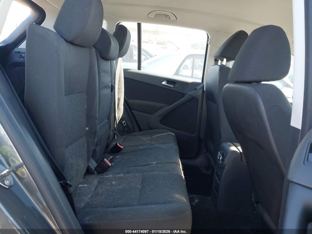 WVGAV7AX1FW520395 Volkswagen TIGUAN S