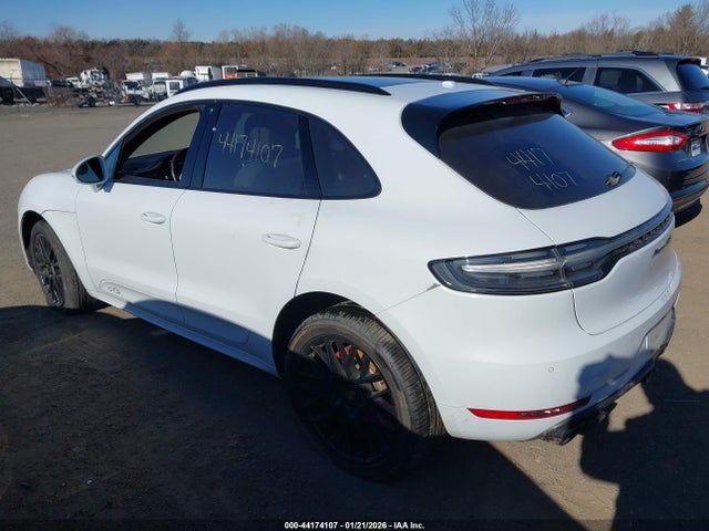44174107 :رقم المزاد ، WP1AG2A54MLB50055 vin ، 2021 Porsche Macan Gts مزاد بيع