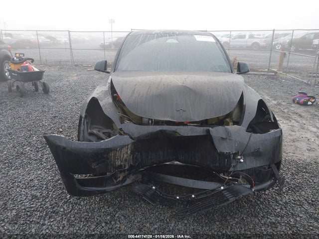 7SAYGAEE1RF985743 Tesla Model Y Long Range Dual Motor All-wheel Drive
