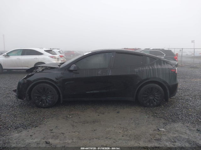 7SAYGAEE1RF985743 Tesla Model Y Long Range Dual Motor All-wheel Drive