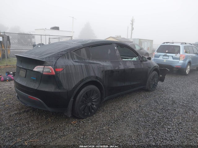 7SAYGAEE1RF985743 Tesla Model Y Long Range Dual Motor All-wheel Drive