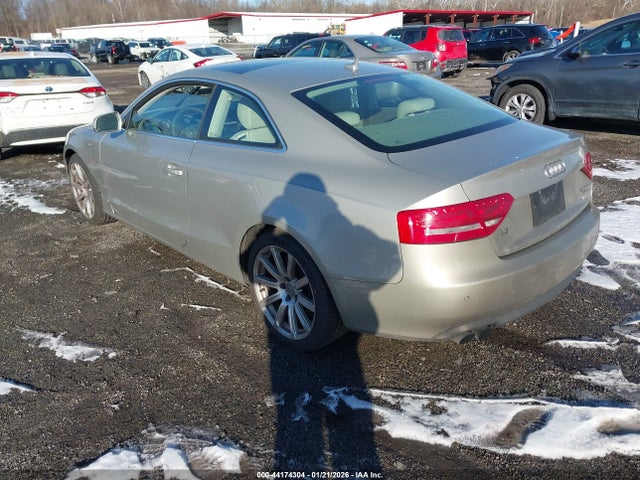 2011 AUDI A5 WAUVFAFR4BA038275 Photo 2