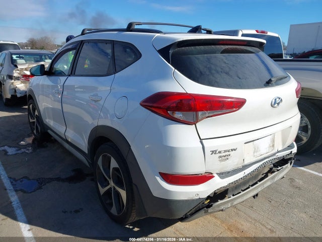 2018 HYUNDAI TUCSON KM8J33A23JU763519 Photo 2