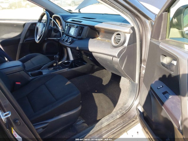 JTMZFREV7GJ072655 Toyota RAV4 LE