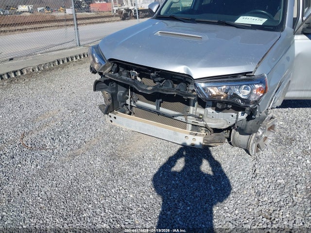 JTEBU5JR2G5309582 Toyota 4runner Trail