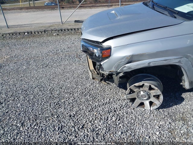 JTEBU5JR2G5309582 Toyota 4runner Trail
