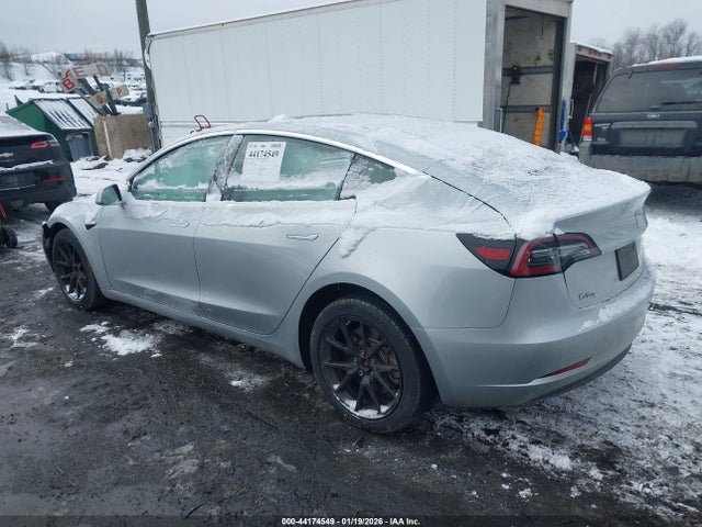 2018 TESLA MODEL 3 5YJ3E1EA3JF037455 Photo 2
