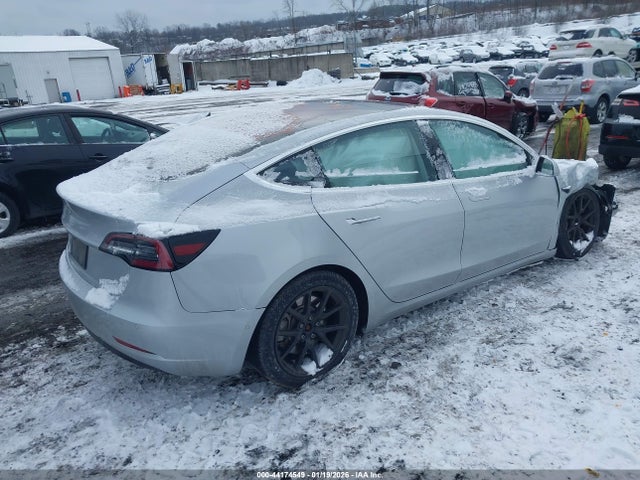 2018 TESLA MODEL 3 5YJ3E1EA3JF037455 Photo 3