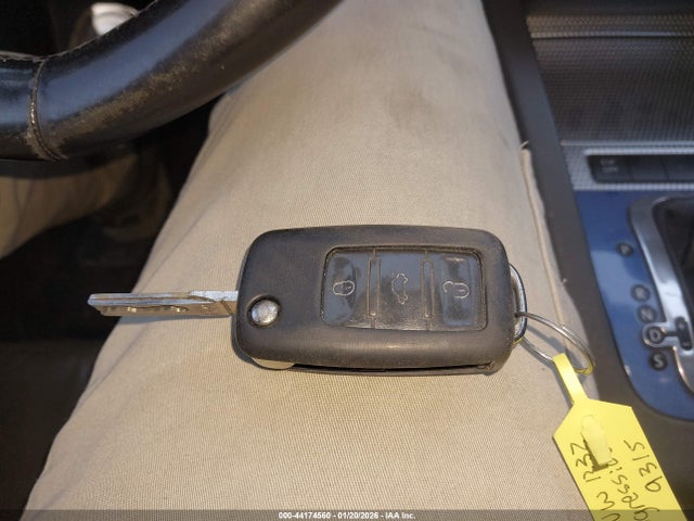 2008 VOLKSWAGEN R32 WVWKC71K18W052965 Photo 10
