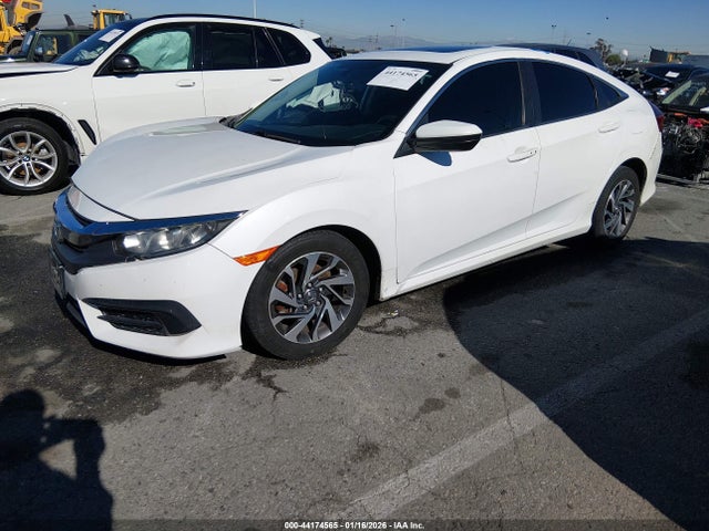 Honda CIVIC EX 2018 2HGFC2F79JH566187 Image 2