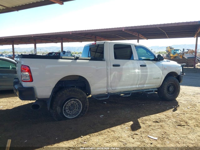 3C63R3CL3NG237098 RAM 3500 Tradesman 4x4 6&#039;4 Box