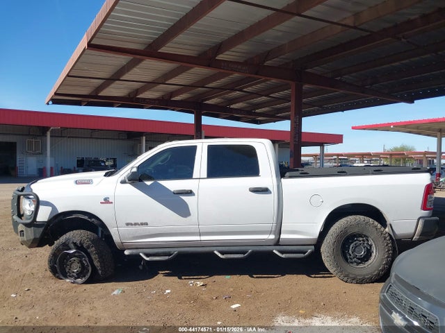 3C63R3CL3NG237098 RAM 3500 Tradesman 4x4 6&#039;4 Box