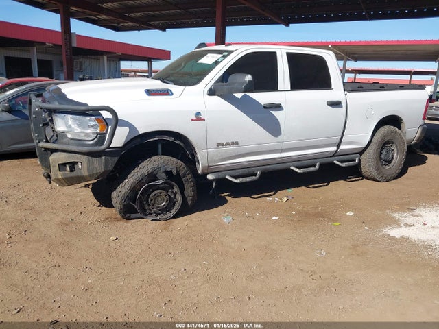 3C63R3CL3NG237098 RAM 3500 Tradesman 4x4 6&#039;4 Box