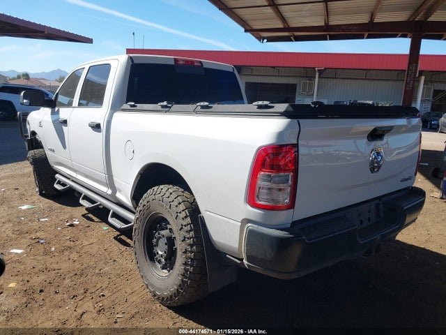 3C63R3CL3NG237098 RAM 3500 Tradesman 4x4 6&#039;4 Box