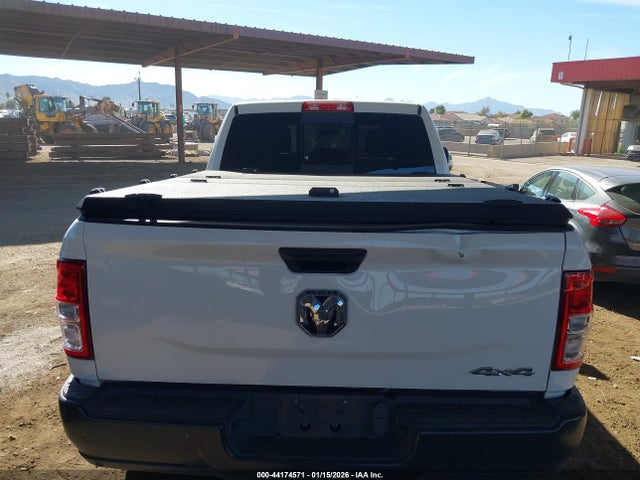 3C63R3CL3NG237098 RAM 3500 Tradesman 4x4 6&#039;4 Box